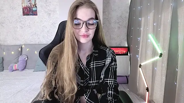 Snapshot of LissaCain chatting on 05/28/26, 04:43 LissaCain online show from 05/28/26, 04:43