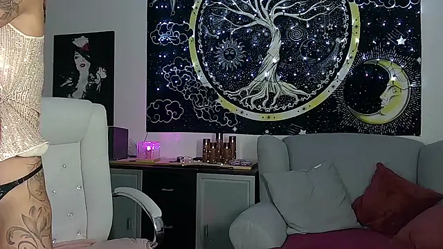 Snapshot of SexxyLiviaa chatting on 12/31/24, 04:46 SexxyLiviaa online show from 12/31/24, 04:46