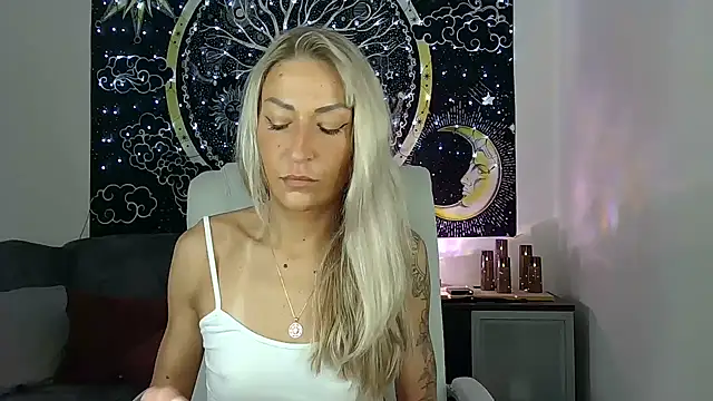 Snapshot of SexxyLiviaa chatting on 03/22/25, 05:28 SexxyLiviaa online show from 03/22/25, 05:28