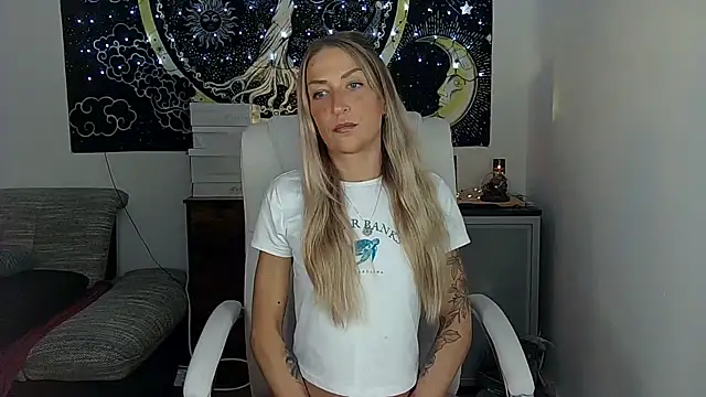 Snapshot of SexxyLiviaa chatting on 10/13/25, 04:40 SexxyLiviaa online show from 10/13/25, 04:40