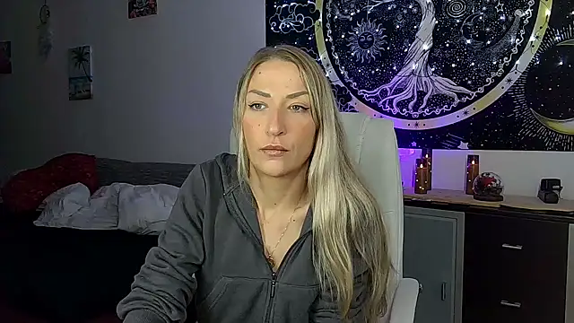 Snapshot of SexxyLiviaa chatting on 11/02/25, 01:41 SexxyLiviaa online show from 11/02/25, 01:41