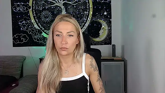 Snapshot of SexxyLiviaa chatting on 06/02/26, 03:41 SexxyLiviaa online show from 06/02/26, 03:41