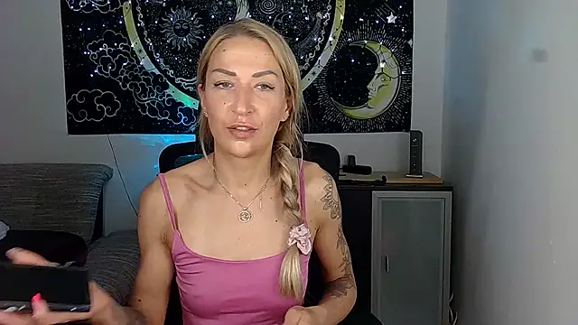 Snapshot of SexxyLiviaa chatting on 06/29/26, 01:01 SexxyLiviaa online show from 06/29/26, 01:01