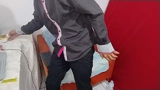 UncutToyBoy23cm online show from 03/23/25, 05:00