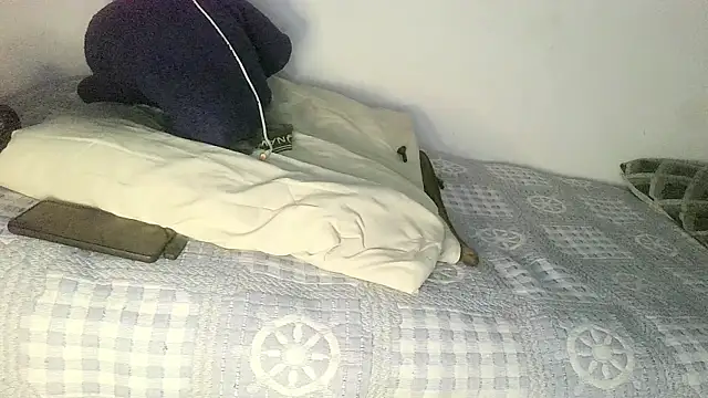 UncutToyBoy23cm online show from 09/28/25, 09:36