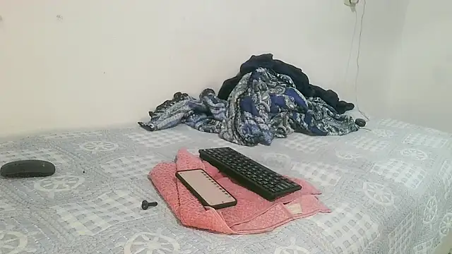 UncutToyBoy23cm online show from 10/10/25, 05:12