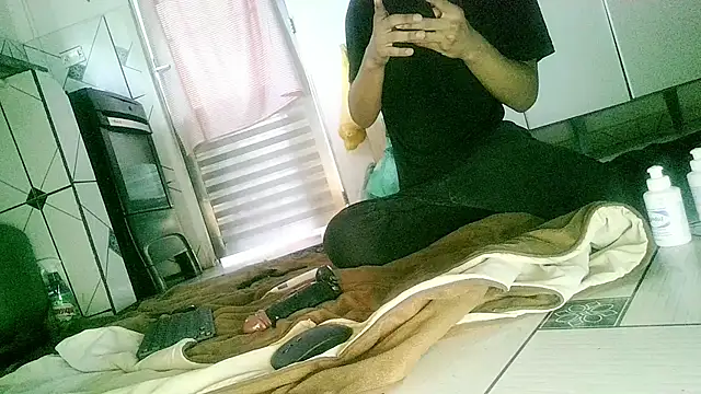 UncutToyBoy23cm online show from 10/21/25, 07:25