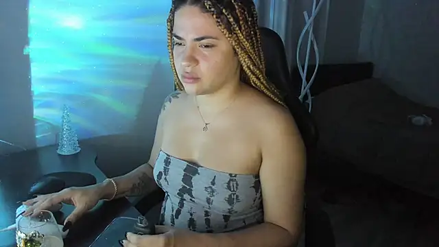 Snapshot of MelSaunders chatting on 12/15/24, 03:45 MelSaunders online show from 12/15/24, 03:45