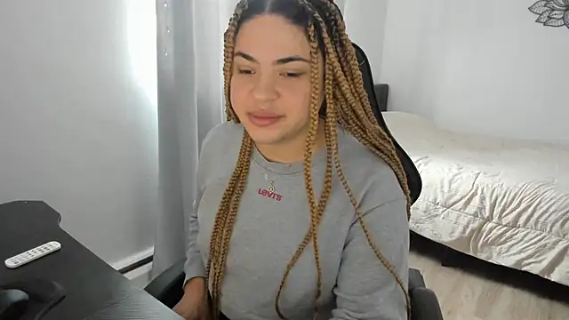 Snapshot of MelSaunders chatting on 12/19/24, 06:12 MelSaunders online show from 12/19/24, 06:12