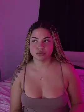 Snapshot of MelSaunders chatting on 10/22/25, 01:06 MelSaunders online show from 10/22/25, 01:06