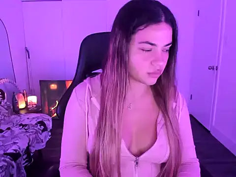 Snapshot of MelSaunders chatting on 12/04/25, 02:21 MelSaunders online show from 12/04/25, 02:21