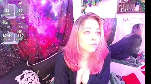 Snapshot of EverlyEster chatting on 12/07/24, 08:44 EverlyEster online show from 12/07/24, 08:44