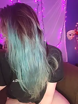 EverlyEster online show from 04/26/26, 09:12