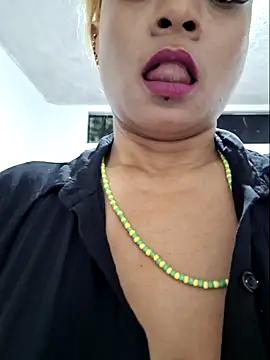 gatadeojosclaros online show from 11/02/25, 08:00