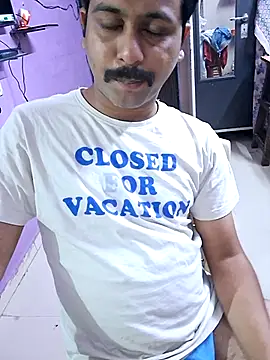 Snapshot of GlassBarge9 chatting on 01/05/25, 05:20 GlassBarge9 online show from 01/05/25, 05:20