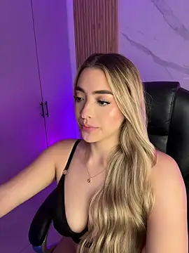 Snapshot of kyliejoness chatting on 07/20/26, 02:48 kyliejoness online show from 07/20/26, 02:48