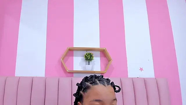 ISABELLA 020 online show from 02/14/25, 10:28