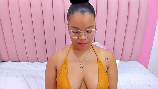 ISABELLA 020 online show from 03/01/25, 12:45