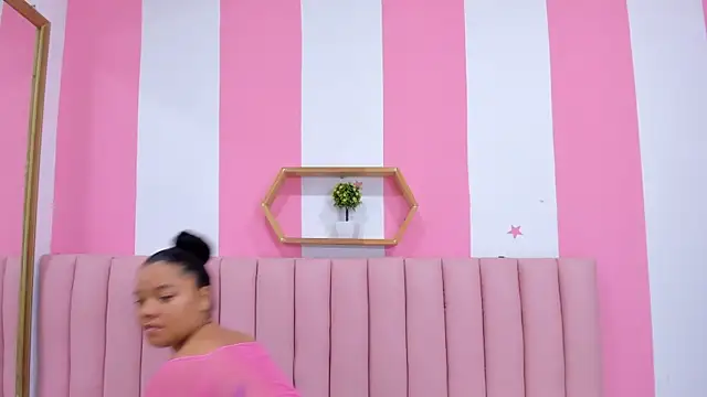 ISABELLA 020 online show from 03/05/25, 12:22