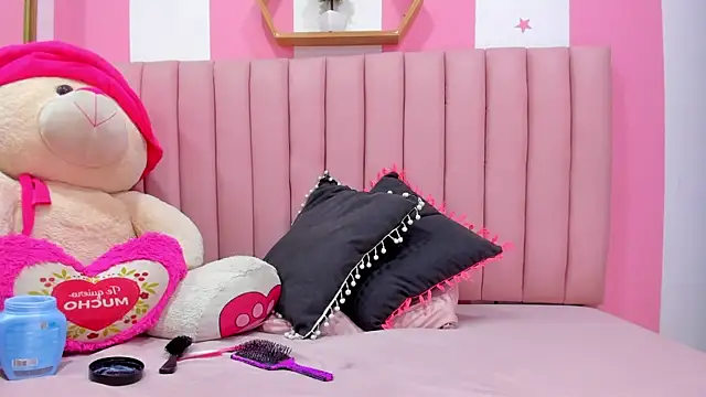 ISABELLA 020 online show from 10/20/25, 01:55