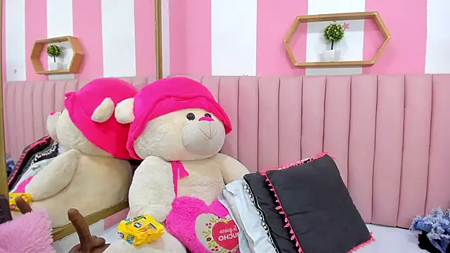 ISABELLA 020 online show from 11/11/25, 01:44