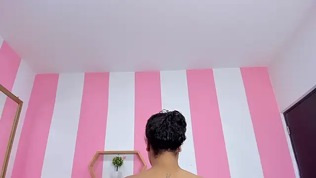 ISABELLA 020 online show from 12/04/25, 01:09