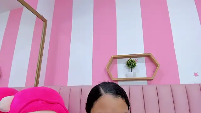 ISABELLA 020 online show from 12/05/25, 02:25