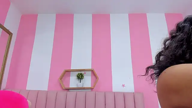 ISABELLA 020 online show from 02/04/26, 12:33