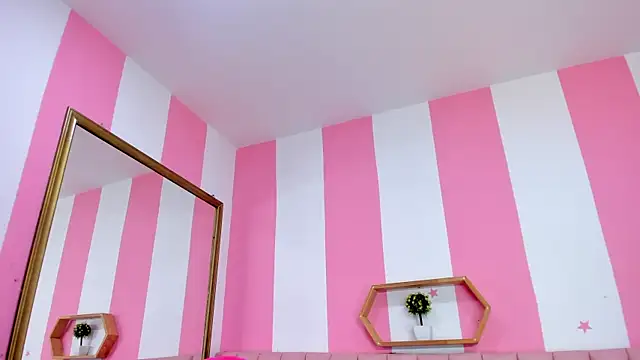 ISABELLA 020 online show from 04/13/26, 12:10