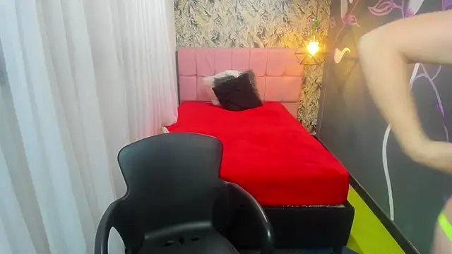 EmmaaEvans  online show from 12/24/24, 11:49