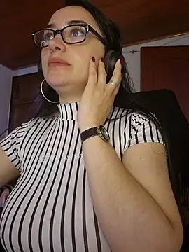 preetypeach online show from 10/30/25, 09:26