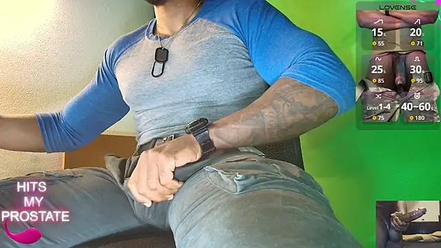 Snapshot of hot_black3 chatting on 10/12/25, 04:11 hot black3 online show from 10/12/25, 04:11