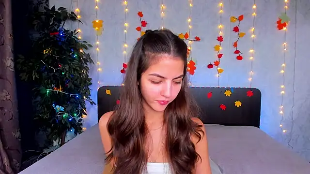 Milana Crystal  online show from 11/21/25, 08:24