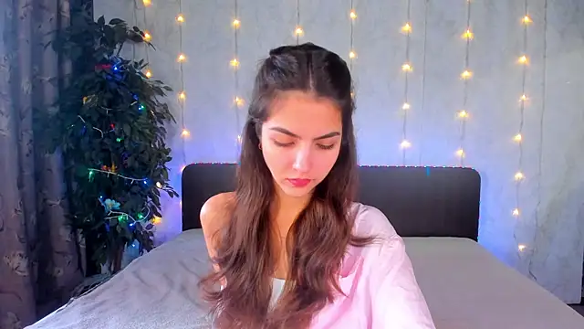 Milana Crystal  online show from 12/03/25, 08:23