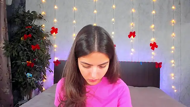 Milana Crystal  online show from 12/16/25, 08:08