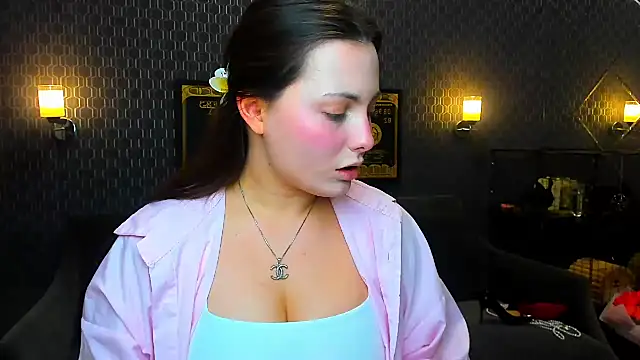 Snapshot of _extraterrestrial_ chatting on 10/28/25, 04:31  extraterrestrial  online show from 10/28/25, 04:31