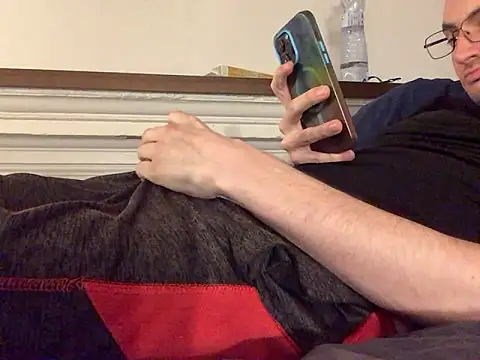 Snapshot of Hebrewhammers42 chatting on 12/02/24, 09:06 Hebrewhammers42 online show from 12/02/24, 09:06