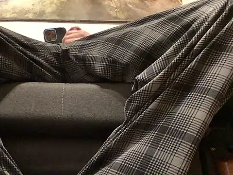 Snapshot of Hebrewhammers42 chatting on 01/01/25, 10:03 Hebrewhammers42 online show from 01/01/25, 10:03