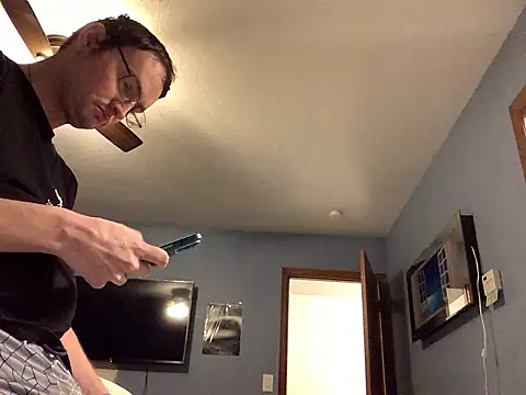 Snapshot of Hebrewhammers42 chatting on 01/27/25, 06:19 Hebrewhammers42 online show from 01/27/25, 06:19