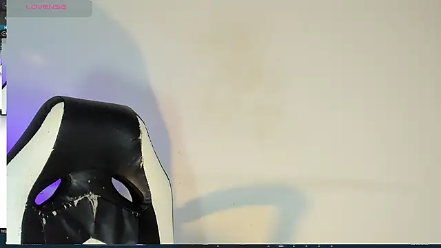 bella hadid1  online show from 02/22/25, 10:09