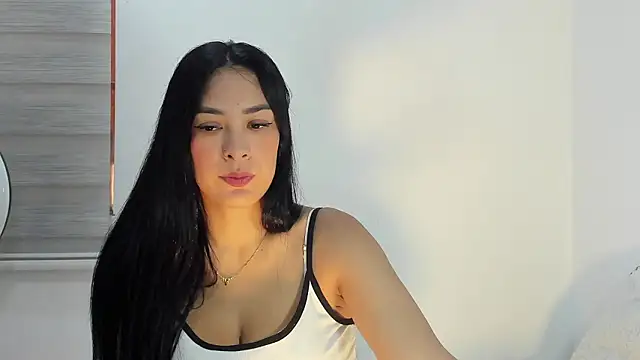 bella hadid1  online show from 03/01/26, 07:49