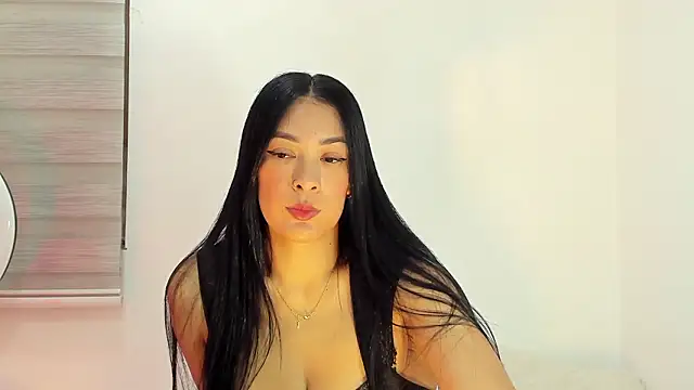 bella hadid1  online show from 03/04/26, 04:51