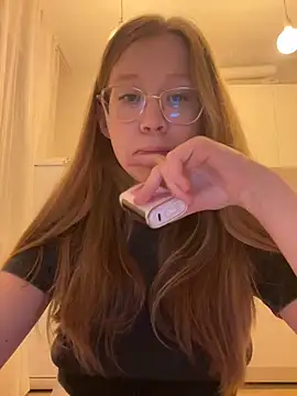 Snapshot of Eva_Weyne chatting on 12/05/24, 03:50 Eva Weyne online show from 12/05/24, 03:50