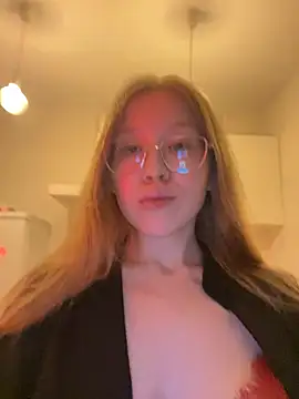 Snapshot of Eva_Weyne chatting on 12/22/24, 04:48 Eva Weyne online show from 12/22/24, 04:48