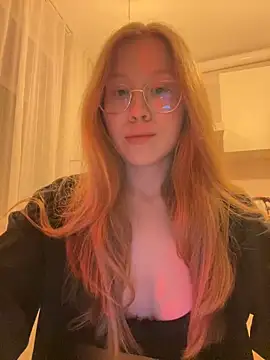 Snapshot of Eva_Weyne chatting on 12/27/24, 05:05 Eva Weyne online show from 12/27/24, 05:05