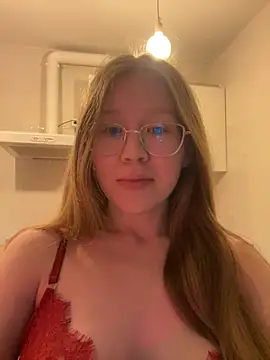 Snapshot of Eva_Weyne chatting on 12/29/24, 06:05 Eva Weyne online show from 12/29/24, 06:05