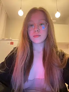 Snapshot of Eva_Weyne chatting on 01/25/25, 04:24 Eva Weyne online show from 01/25/25, 04:24