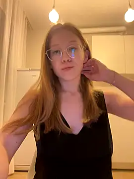 Snapshot of Eva_Weyne chatting on 09/12/25, 07:03 Eva Weyne online show from 09/12/25, 07:03