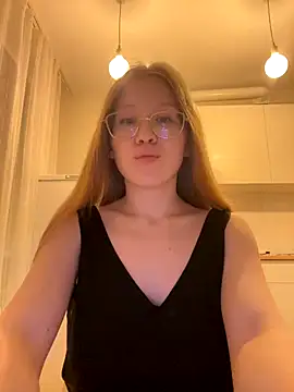 Snapshot of Eva_Weyne chatting on 09/15/25, 07:14 Eva Weyne online show from 09/15/25, 07:14