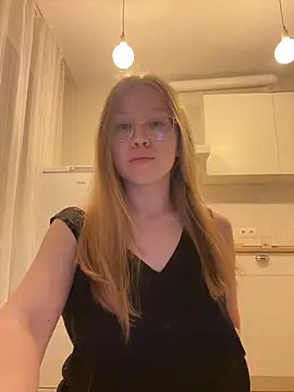 Snapshot of Eva_Weyne chatting on 09/19/25, 06:41 Eva Weyne online show from 09/19/25, 06:41